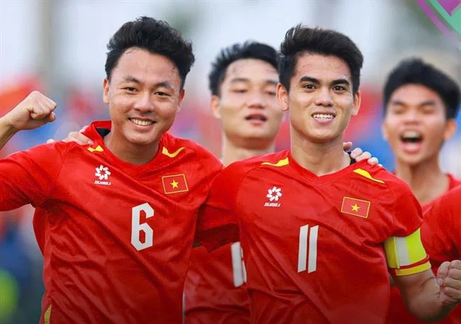 Hình ảnh minh họa bảo mật dữ liệu và quyền riêng tư, với các biểu tượng mã hóa và khóa an toàn, thể hiện cam kết của 88kim ios.